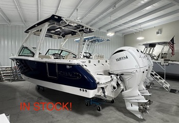 2026 Robalo R257 Biscayne Blue Boat